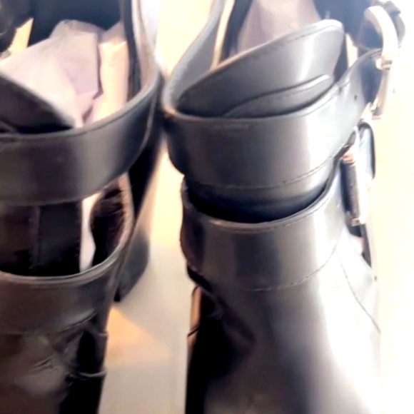 🌷  Michael Michael Kors booties -LIKE NEW -🌱 - Picture 3 of 3